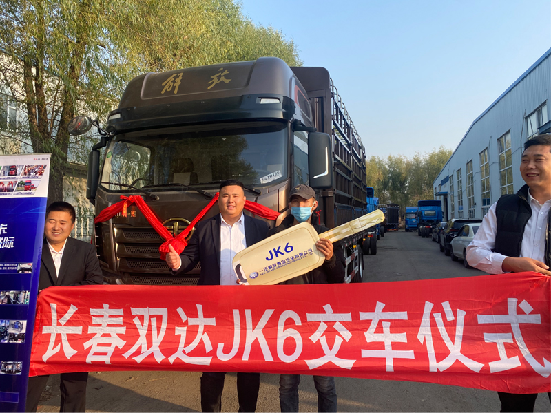 恭喜李先生嘉提解放JK6 6米8载货车