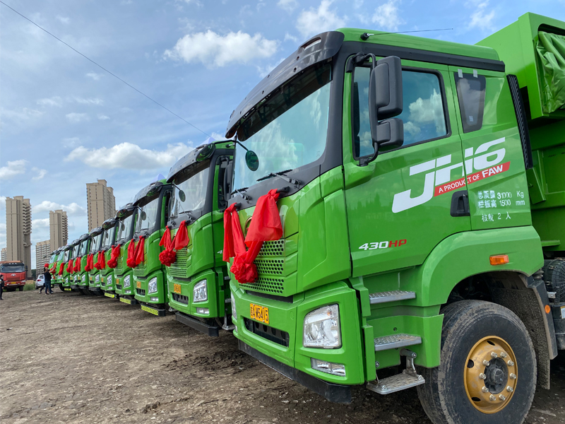 10台解放JH6 430马力自卸车交付客户